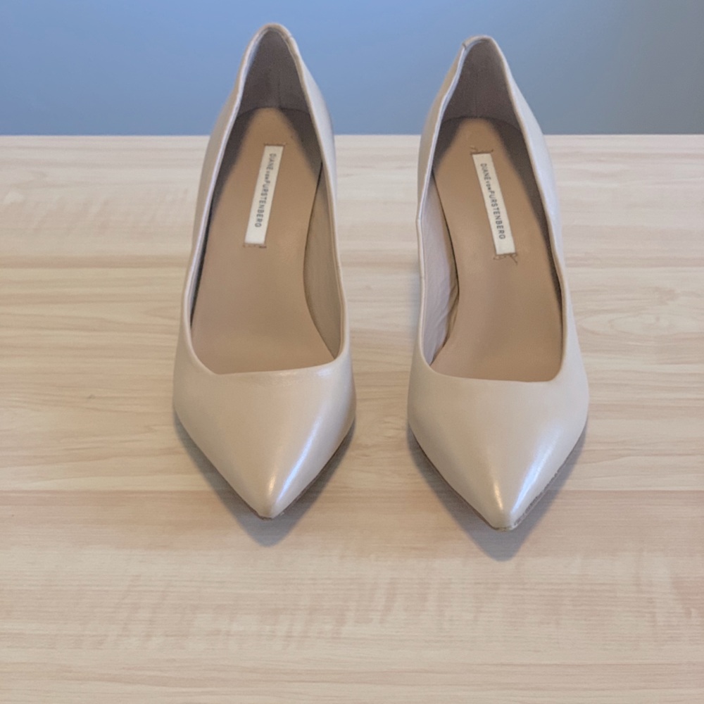 Diane Von Furstenberg Tan/nude heels